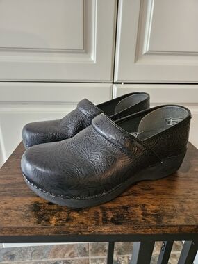 Dansko Professional XP 2.0 Floral Tooled Embossed Leather Slip Resistant Clogs